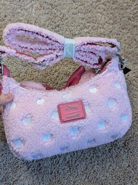 NWT Loungefly Minnie Mouse Strawberry Scented Sherpa bag
